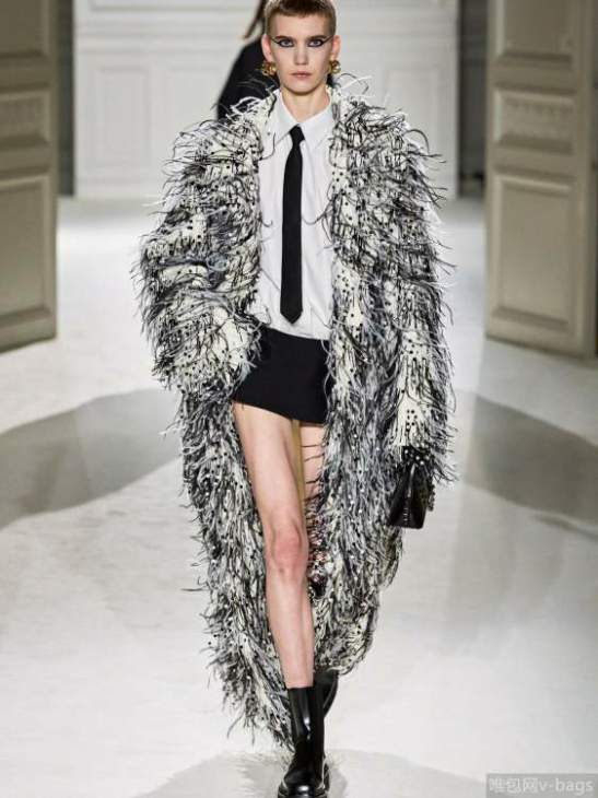 Picture of Valentino Handbags _SKUfw142089841fw